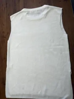 GU ホワイト ノースリーブ リブ編み ベスト