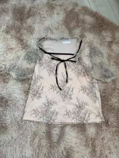 ☆ titty&Co.刺繍 ピンクベージュ 半袖トップス美品のサムネイル