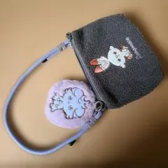 キャラクター刺繍付きグレーのバッグ