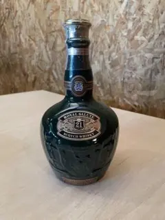 シーバス・ブラザーズ　ロイヤルサルート21年グリーンボトル シーバス・ブラザーズ-ロイヤル・サルート-21年-緑陶器-750ml