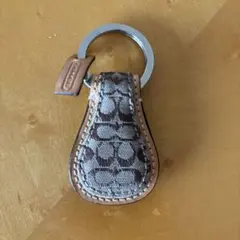 COACH コーチ　シグネチャー柄　ティアドロップ型　キーホルダー　キーリング