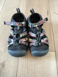 keen サンダル 18.5センチ 花柄