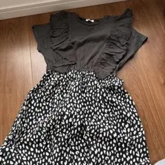 黒と白の水玉模様 半袖ワンピース