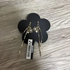 マリークワント　ピアス　フラワーモチーフ ゴールド　ロングピアス