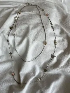 新品・未使用　蝶モチーフ パールビーズ ロングネックレス