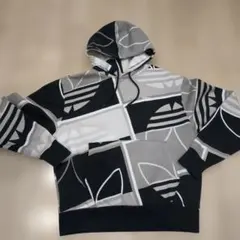 adidas フード付きパーカー　L