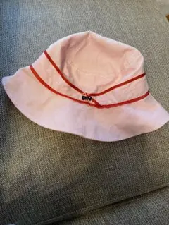 ファミリア 帽子　57 赤　ストライプ　刺繍