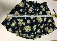 マジェスティックレゴン  花柄スカンツのサムネイル