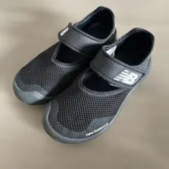 17cm ニューバランス ウォーターシューズ　黒