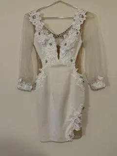 ホワイト刺繍入りタイトミニドレス