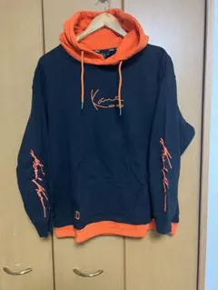 【美品】Karl Kani ネイビーオレンジ パーカー Mのサムネイル
