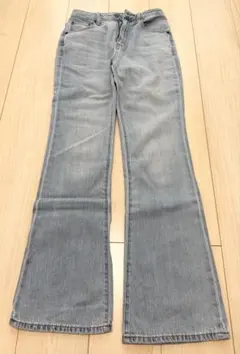 GU フレアジーンズ