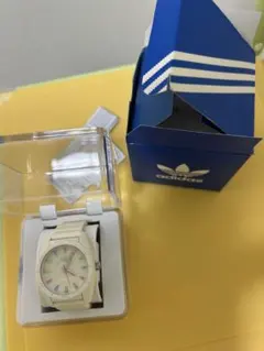 adidas ホワイト腕時計☆中古品