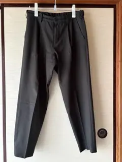 無印良品　シワになりにくいストレッチワンタックパンツ　ダークグレー