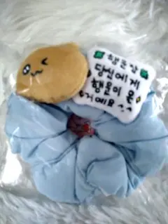 新品クマゴシムのマスコット付きシュシュ