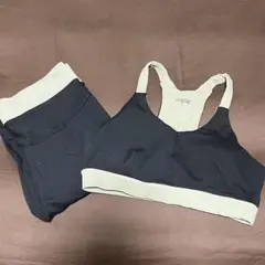 スポーツブラとレギンスセット　Sサイズ
