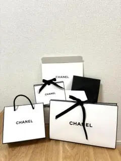 CHANEL ギフトボックス（小サイズ）とショップ袋（小サイズ）× 100セット Amazon | シャネル 【CHANEL】 ショッパー 紙袋 小サイズ 4枚
