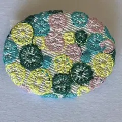 ブローチ