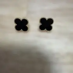 クローバー ピアス(両耳用)