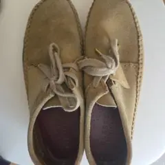 Clarks Originals メンズ モカシン ベージュ - メルカリ