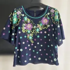 グレースコンチネンタル✨花柄刺繍 半袖ブラウス ネイビー　36のサムネイル