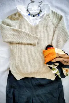 値下げTOMORROWLAND グレー Vネック ニット