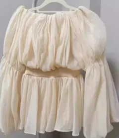 オフショルダーパフスリーブトップス
