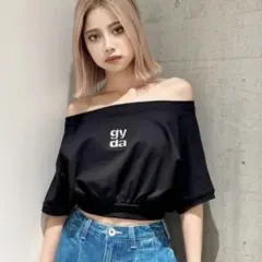 gyda オフショルダー クロップドトップス 黒のサムネイル