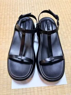 CHARLES & KEITH 厚底サンダル ブラックのサムネイル