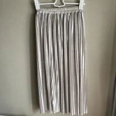 ATTENTION プリーツスカート、べージュ