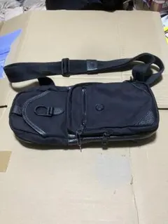 定価45,000弱　オロビアンコの超スタイリッシュ ボディバッグ