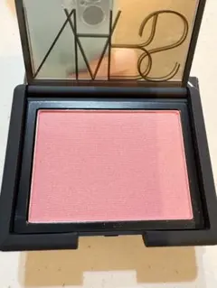 未使用の新品！！ NARS ナーズ　チーク　ピンク系のサムネイル