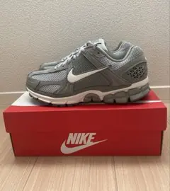 【新品未使用】NIKE ZOOM VOMERO 5 23.5cm レディース