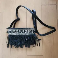 BEAUTY&YOUTHのフリンジ付きショルダーバッグ 黒のサムネイル