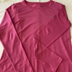 アンダーアーマーのスポーツTシャツ長袖　レディース