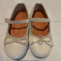 ホワイトリボン付きバレエシューズ