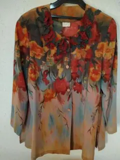 花のレースブラウス