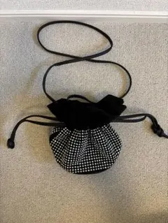 ビーズ装飾の巾着型ショルダーバッグ