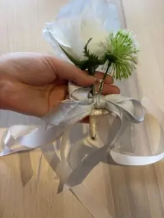 ホワイトローズとグリーンブーケ