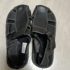 岸*輔様 ★☆Clarks レザー ブラック サンダル 未使用保管品のサムネイル