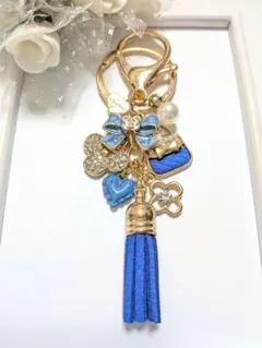 ハンドメイドチャーム　キーホルダー　キラキラお花　ぷっくり♡　タッセル青系