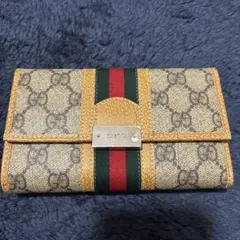 GUCCI GG柄 二つ折り財布 ジャッキー金具 - メルカリ