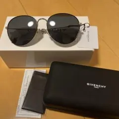 GIVENCHY ジバンシィ　サングラス　レディスのサムネイル