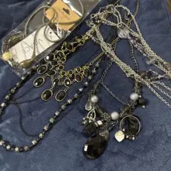 ブラックビジューネックレス5点セット　黒色ゴールドシルバー　5蓮