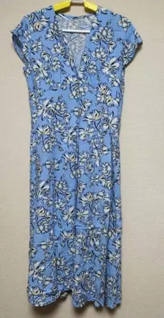 GU Vネックプリントワンピース 半袖 フラワー M