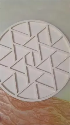 円形プラスチックステンシル 三角形デザイン
