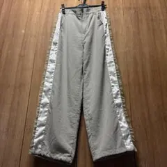 フェリシモ MEDE19F　フリル遣いのサイドラインパンツ L完売品フリルパンツ