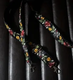 ハンドメイド　ショルダーストラップ　長さ調節可能　インド刺繍リボン　黒×紺