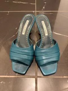 MANOLO BLAHNIK ローヒールスエードパンプス - メルカリ