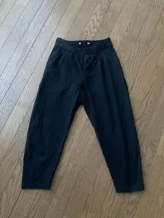 綺麗めシルエット　YAECA ヤエカパンツ　黒のサムネイル